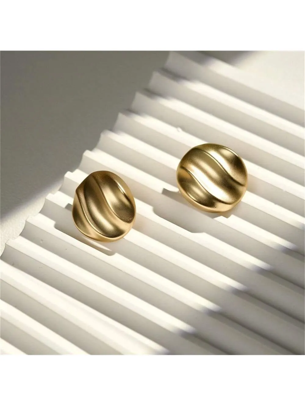 1pair Matte Gold Tone Wave Print Metal Vintage Style Button Round Stud Earrings SD