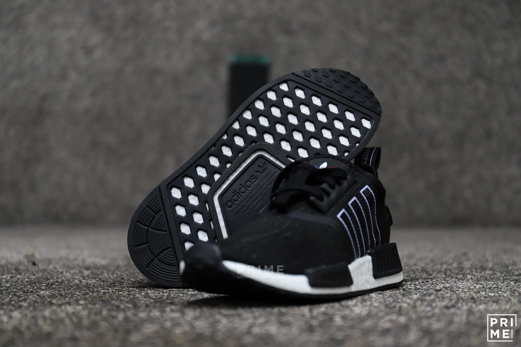 Adidas NMD R1  Core Black / Dust Purple  (GW2540)