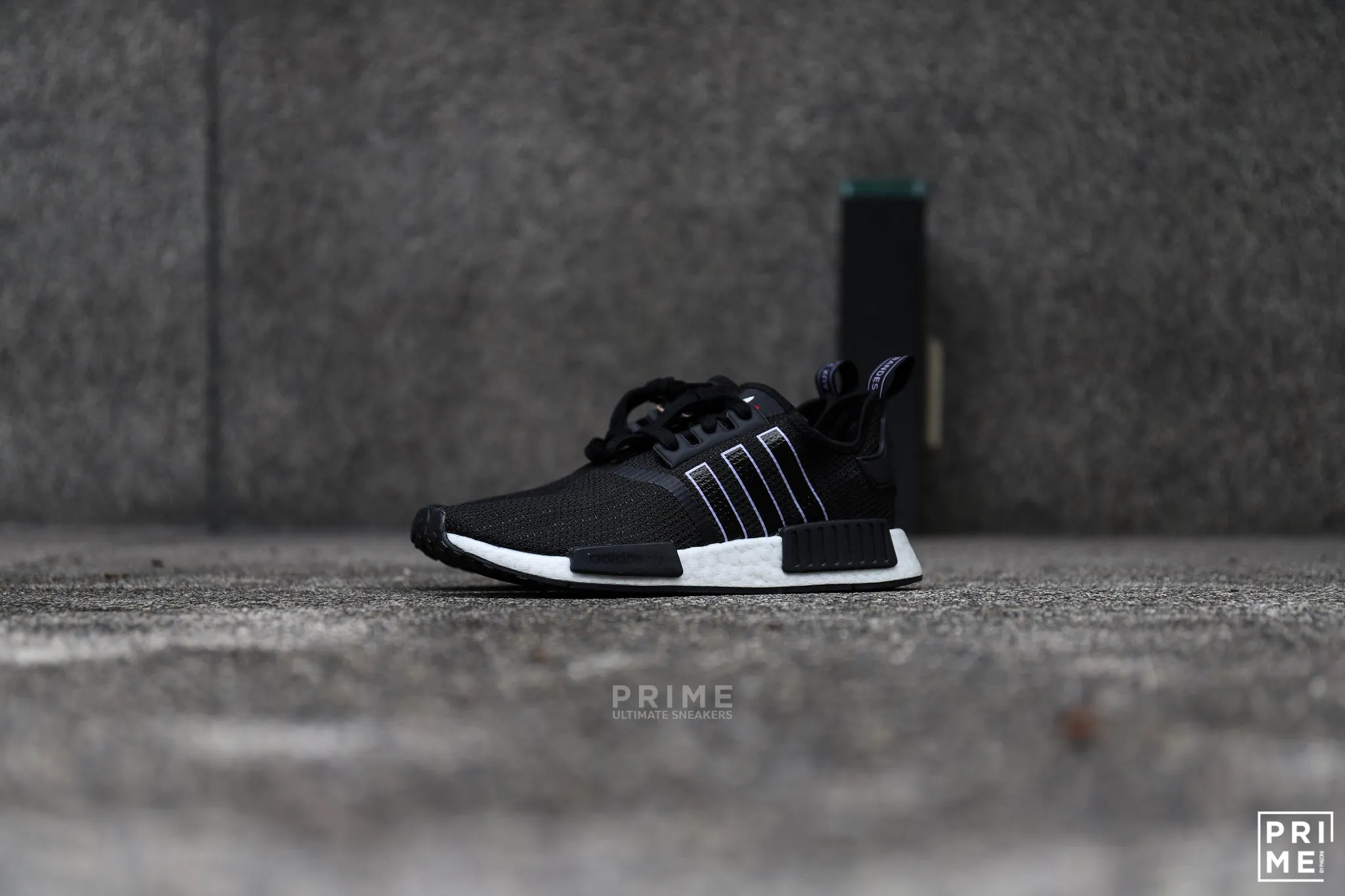 Adidas NMD R1  Core Black / Dust Purple  (GW2540)