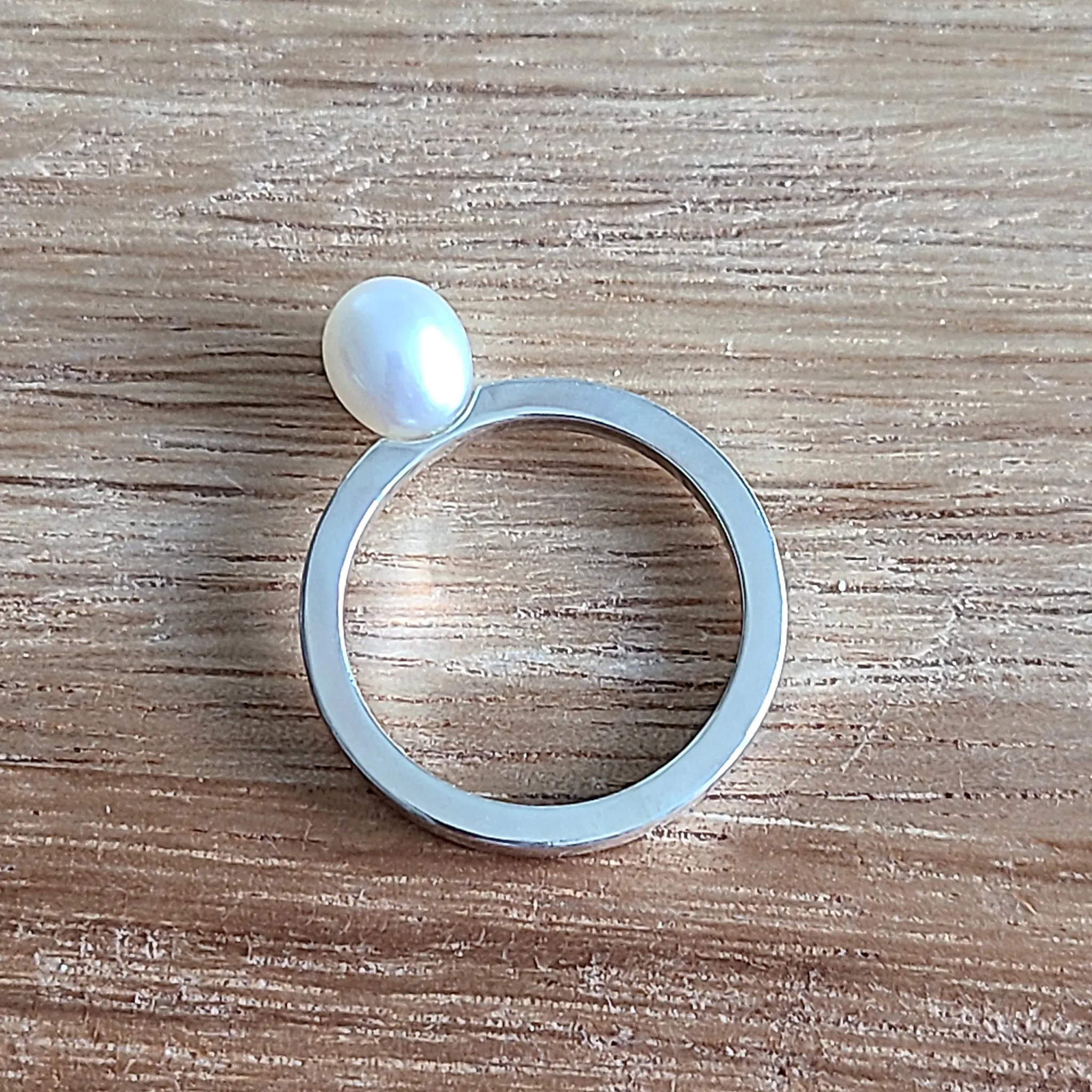 OVAL PEARL MODERN Ring